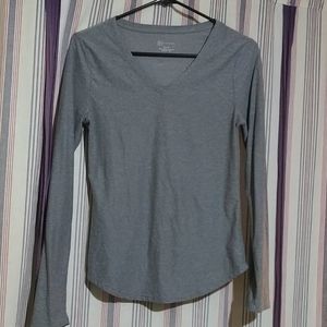 Gray long sleeve shirt